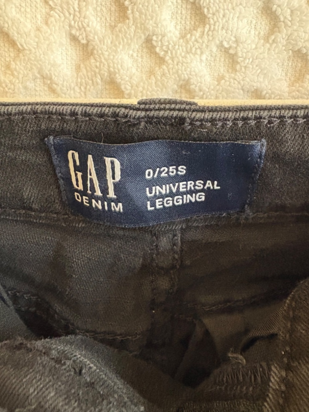 GAP Denim Universal Legging Jeans | Black | Size 0/25S - Picture 3 of 3